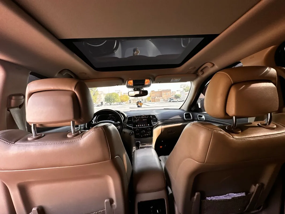 Car image 16