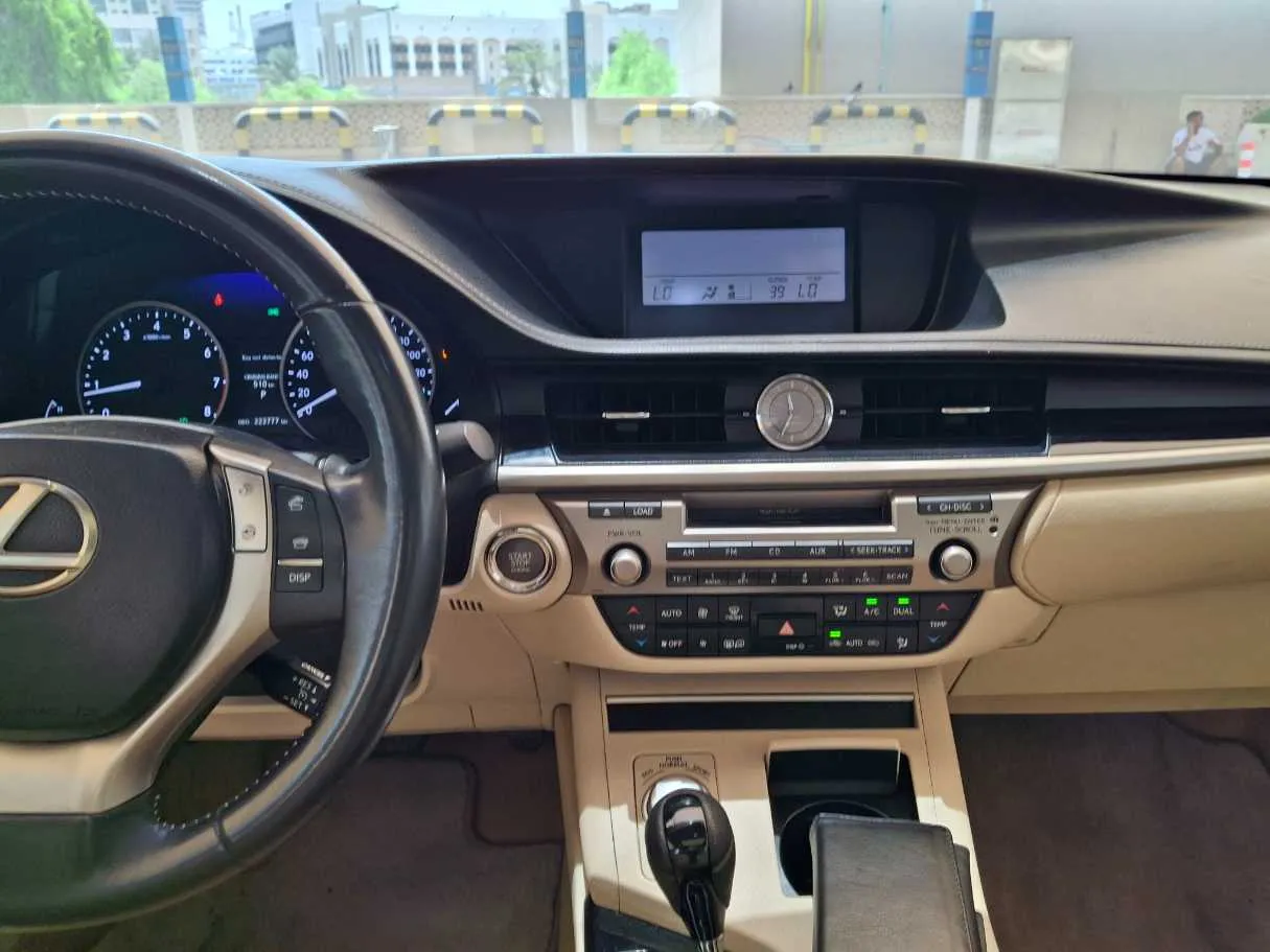 Car image 16