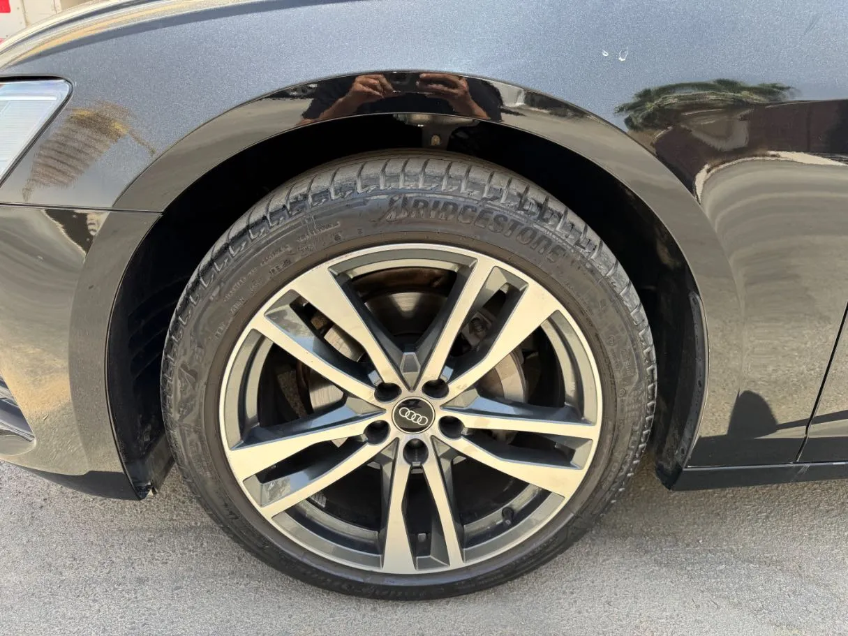 Car image 9