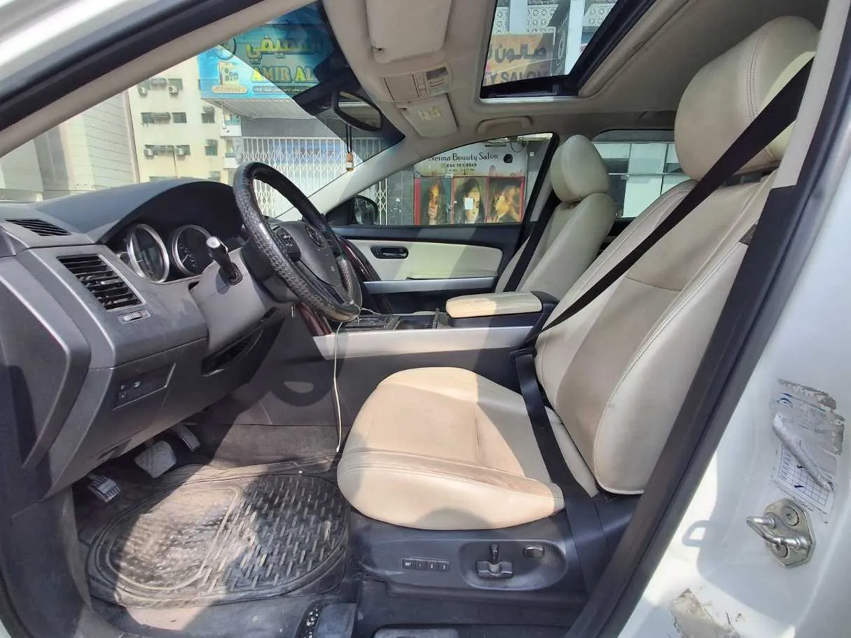 Car image 12