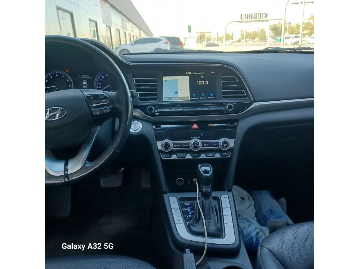 Car image 18