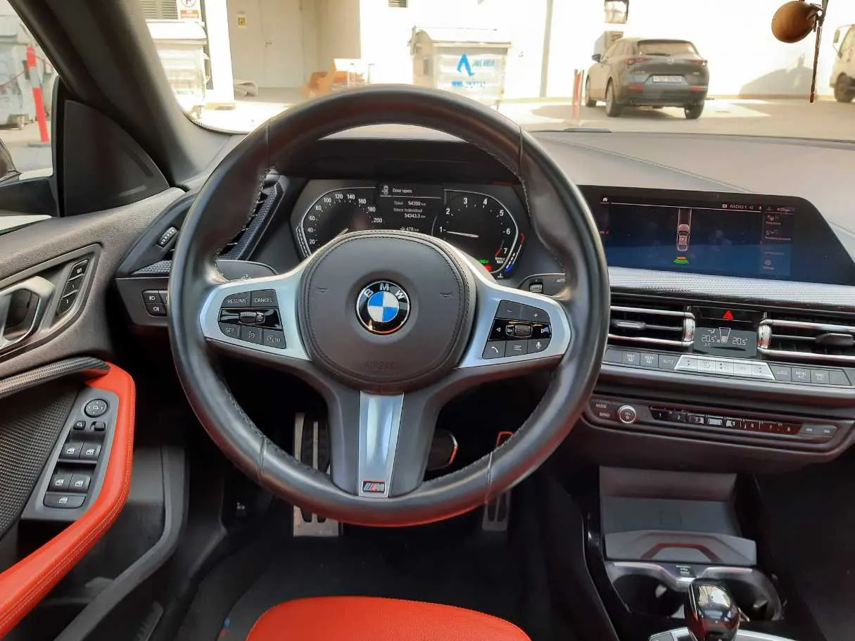 Car image 17