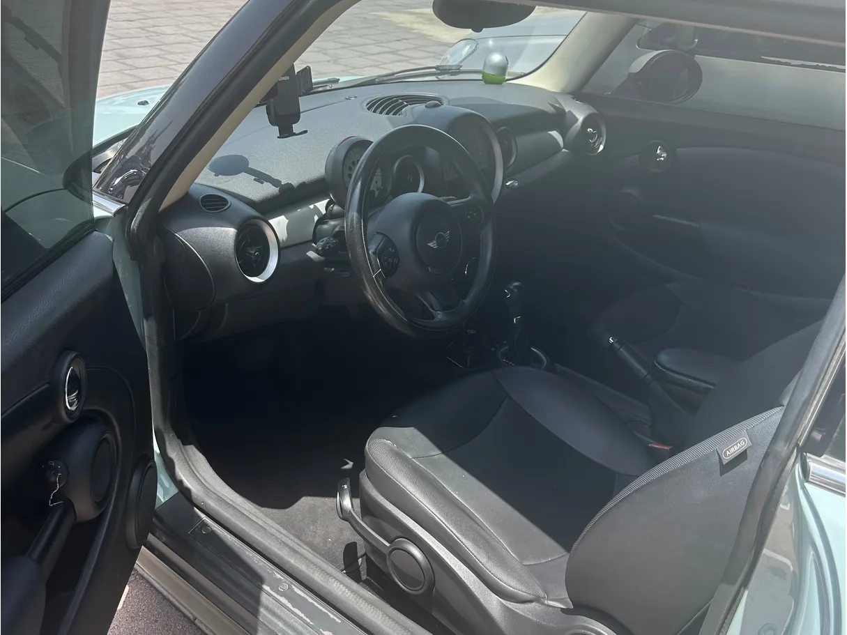 Car image 10