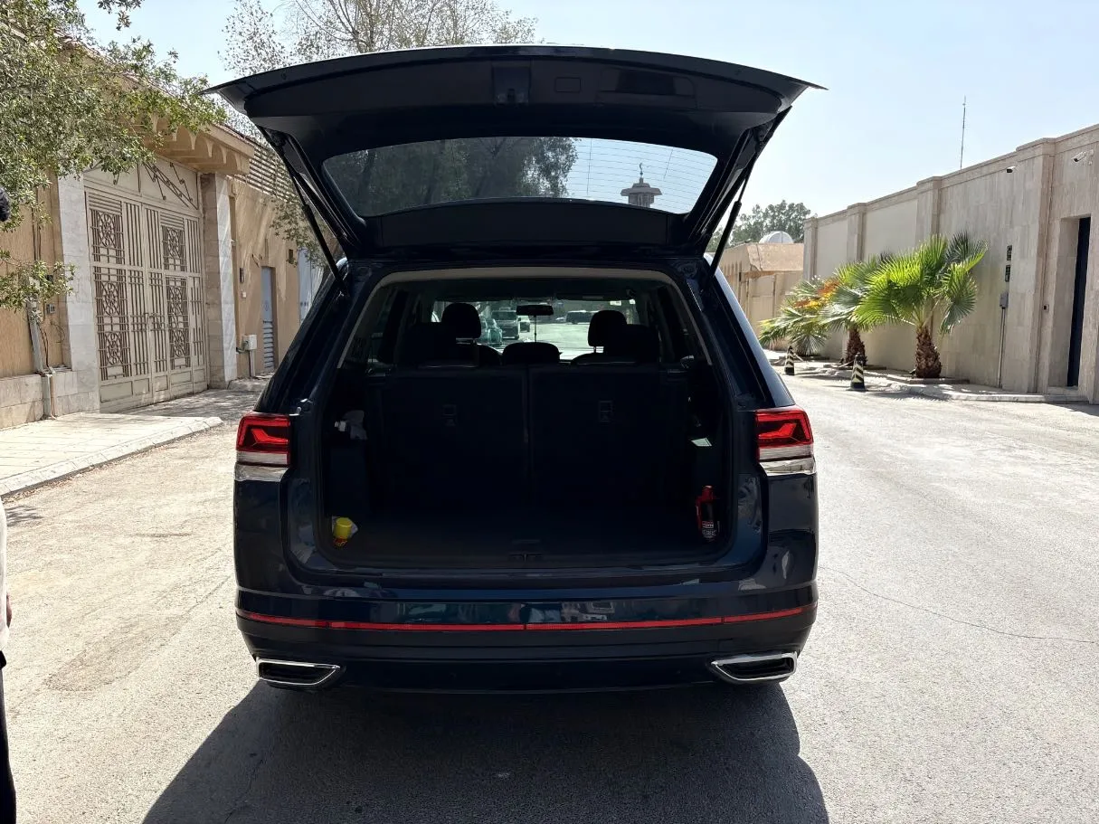 Car image 27