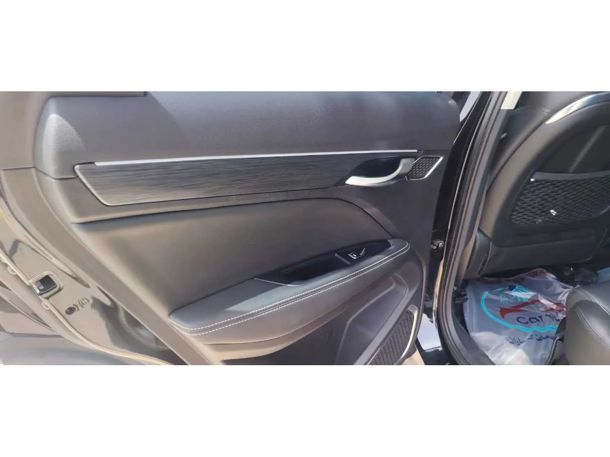 Car image 25