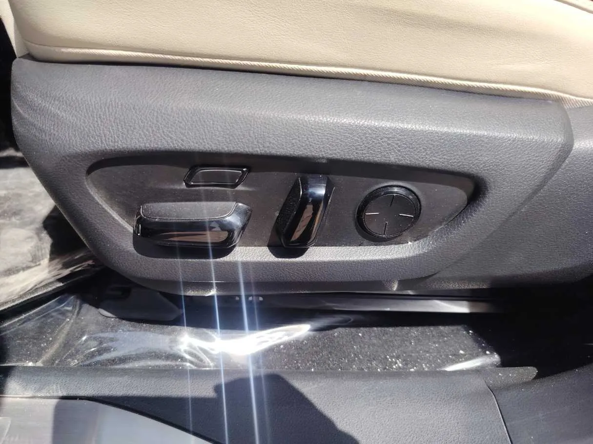 Car image 35