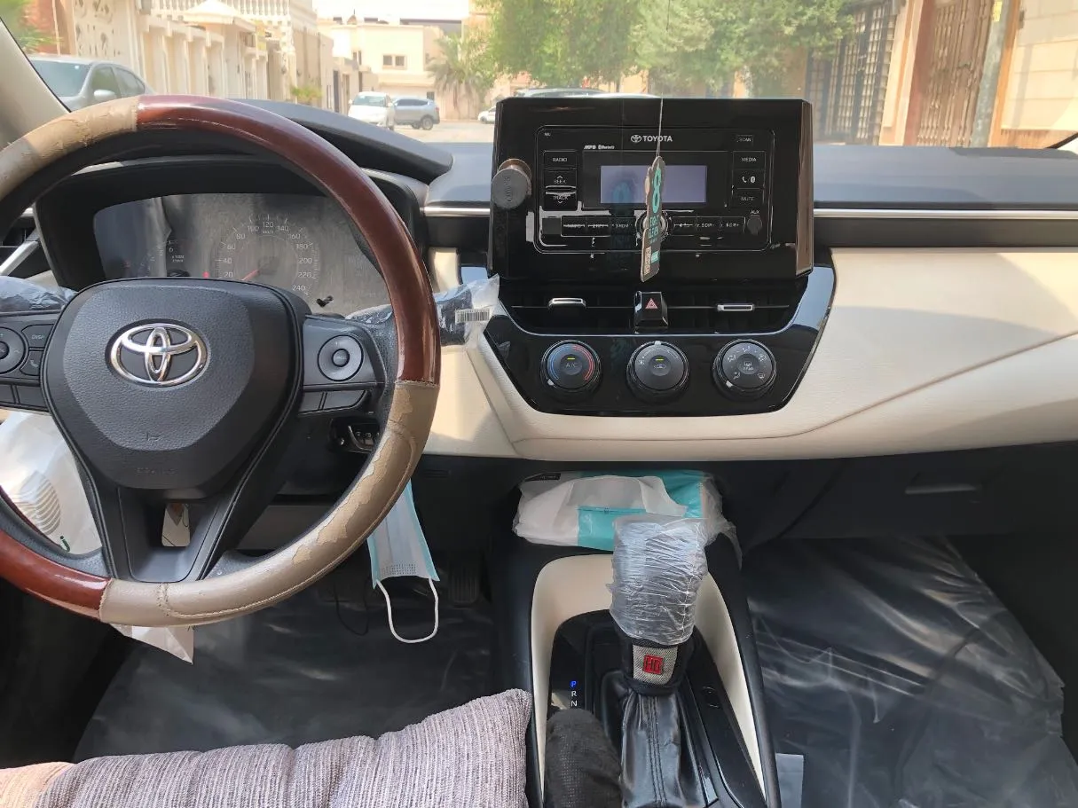 Car image 14