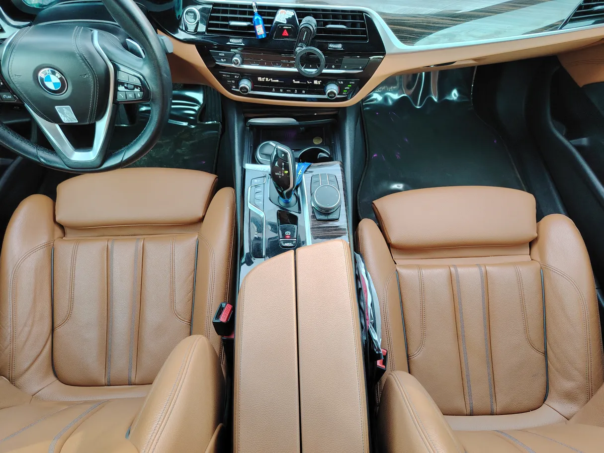 Car image 20
