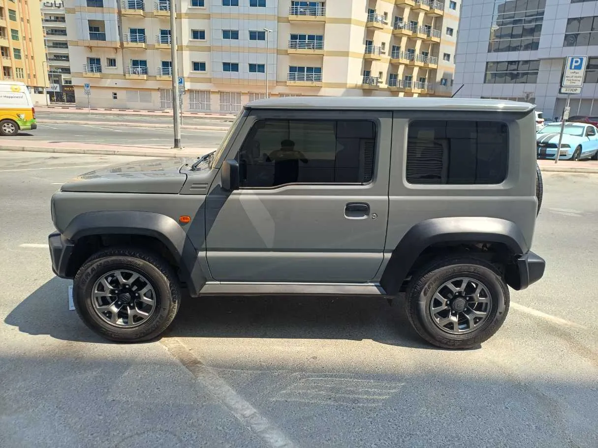 Car image 4