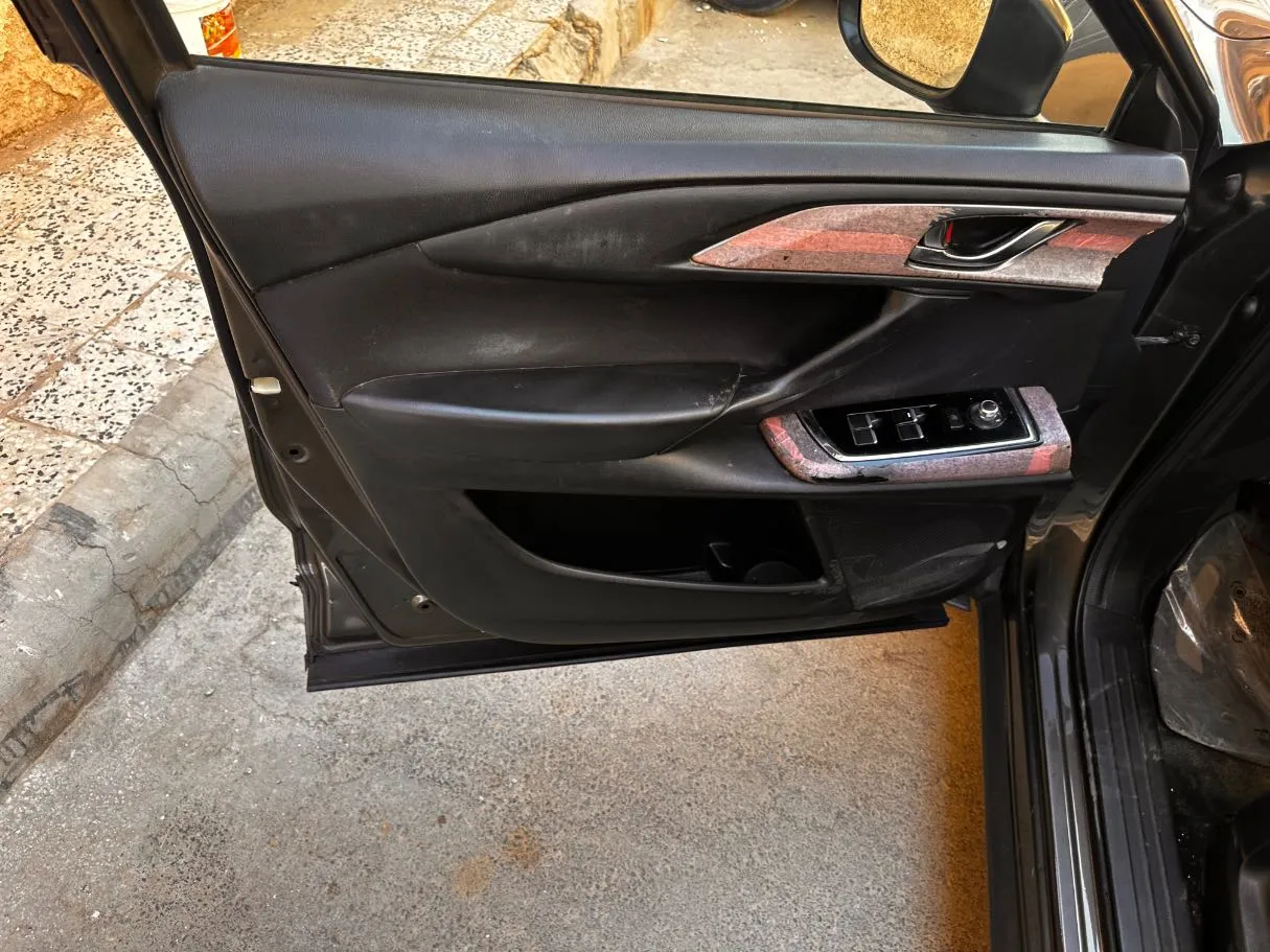 Car image 11