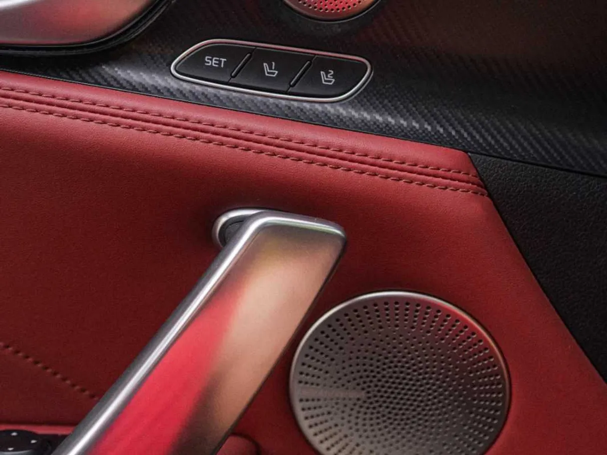 Car image 23