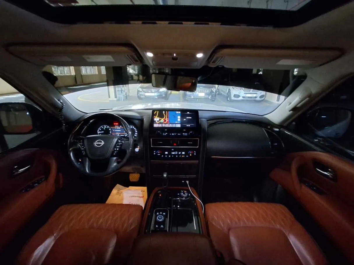 Car image 14