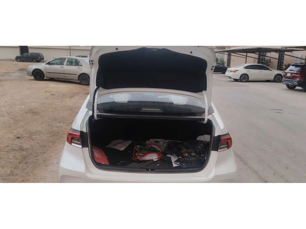 Car image 24
