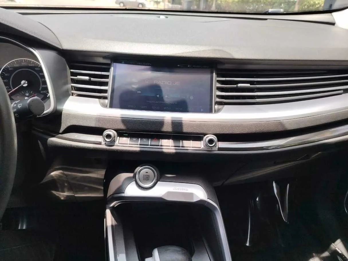 Car image 25