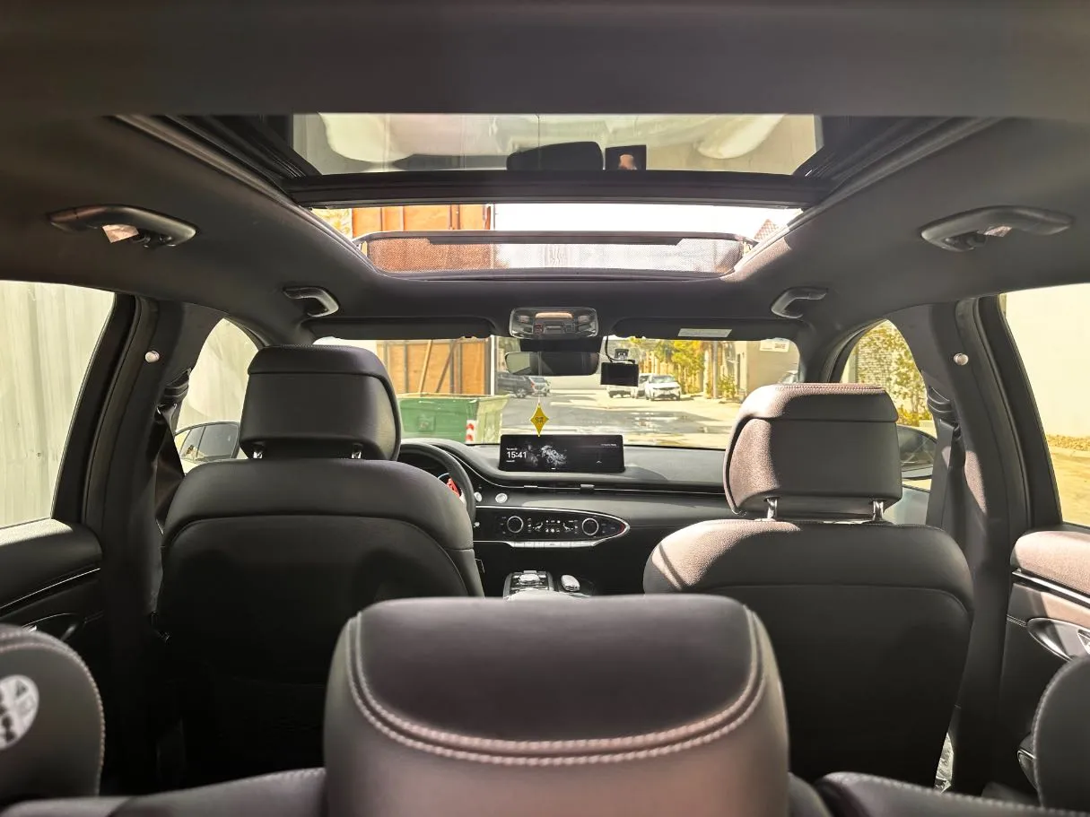 Car image 14