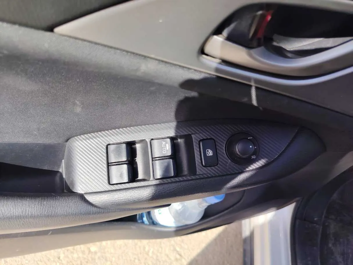 Car image 28