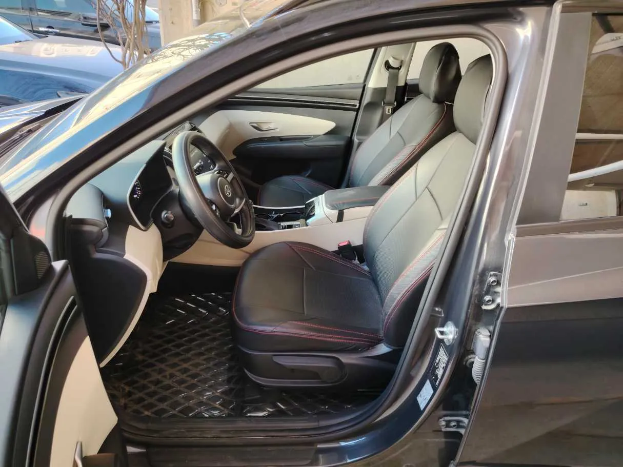 Car image 13