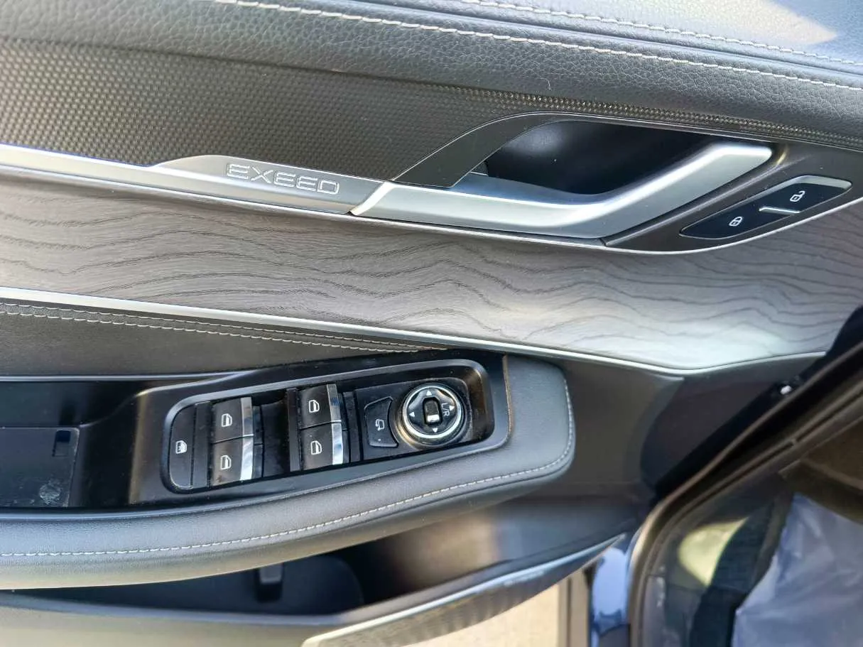 Car image 32
