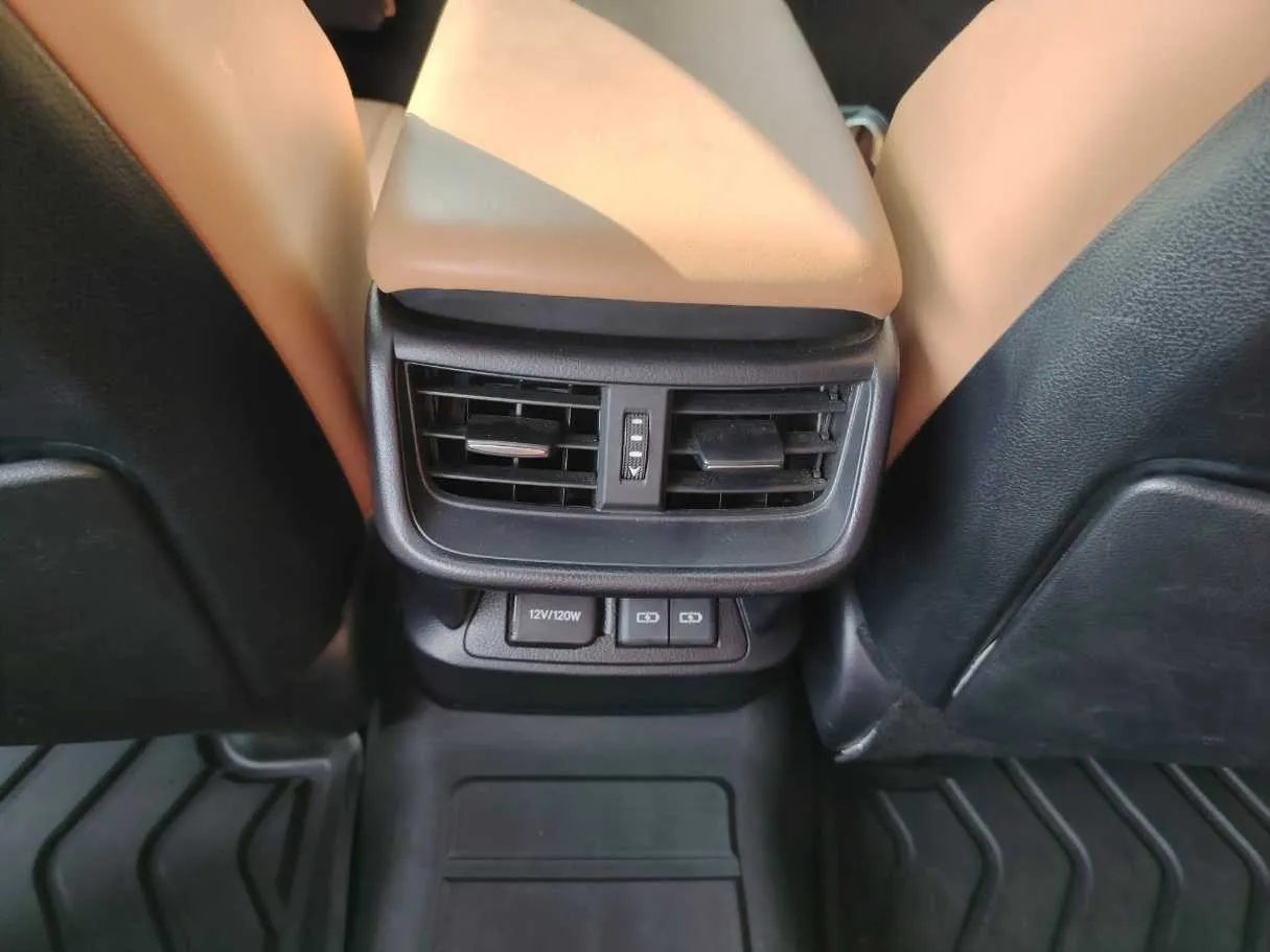 Car image 33