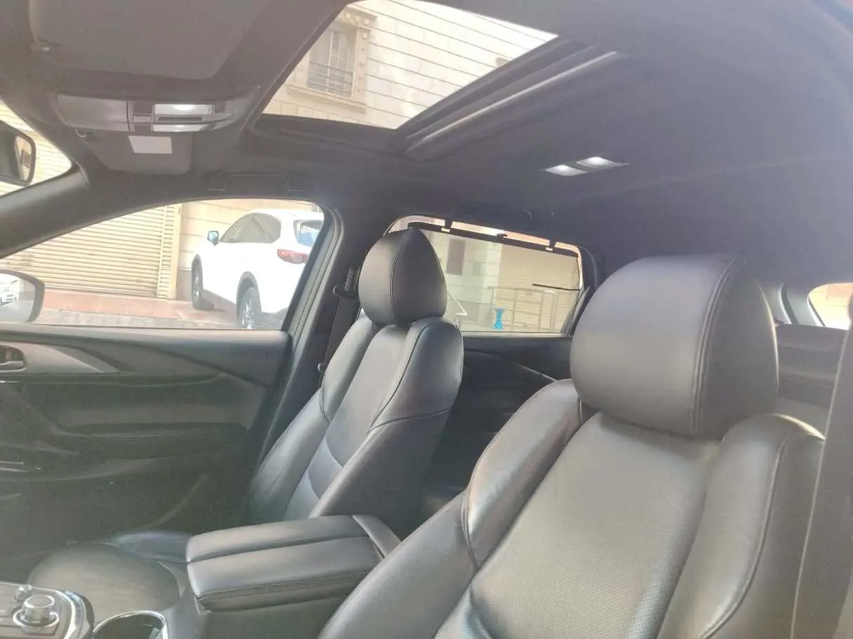 Car image 13