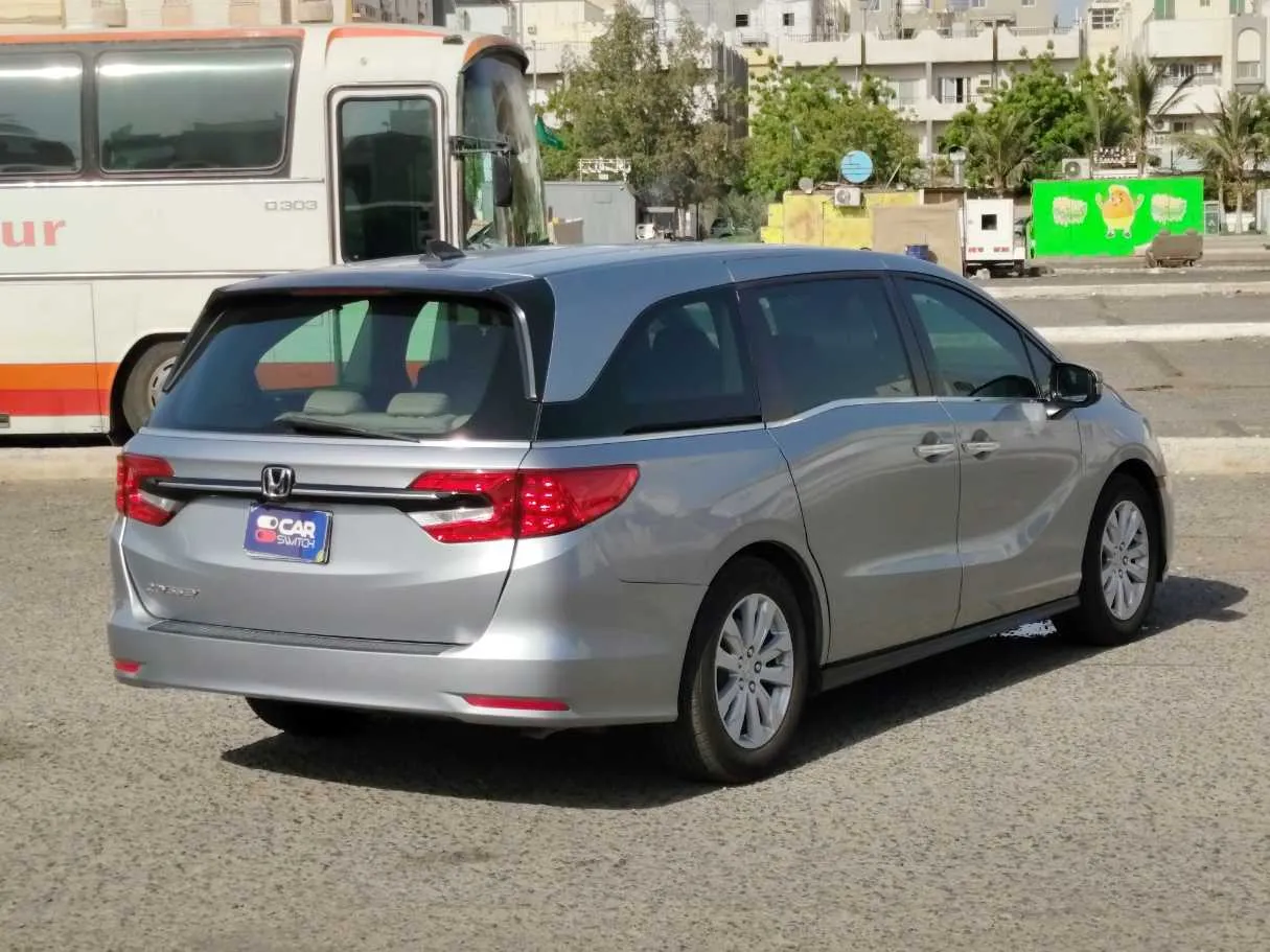 Car image 5