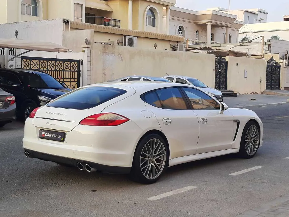 Car image 5