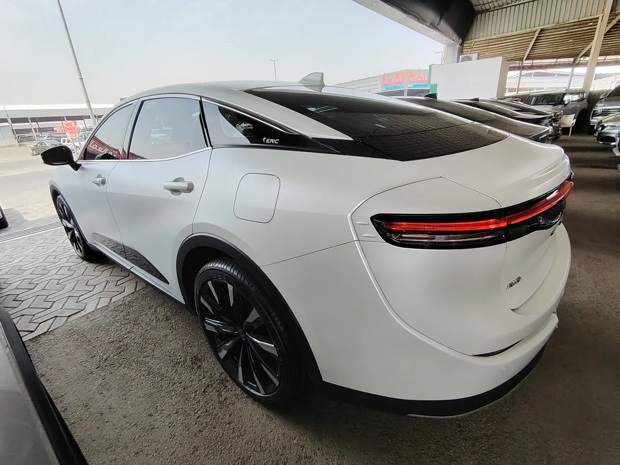 Car image 8
