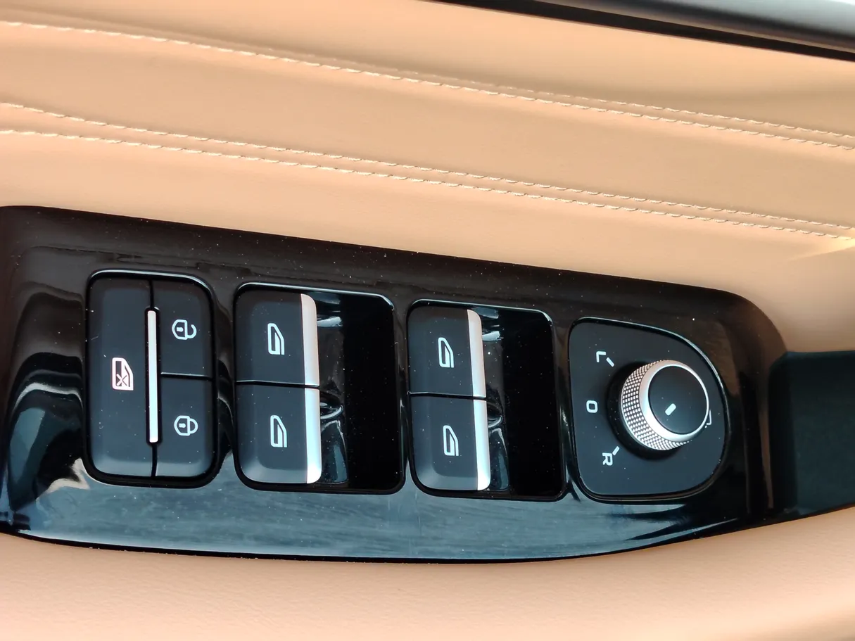 Car image 31