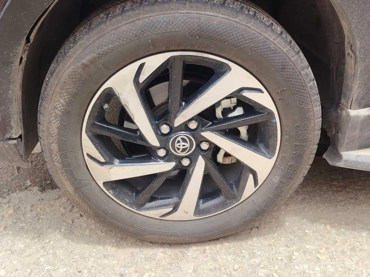 Car image 10