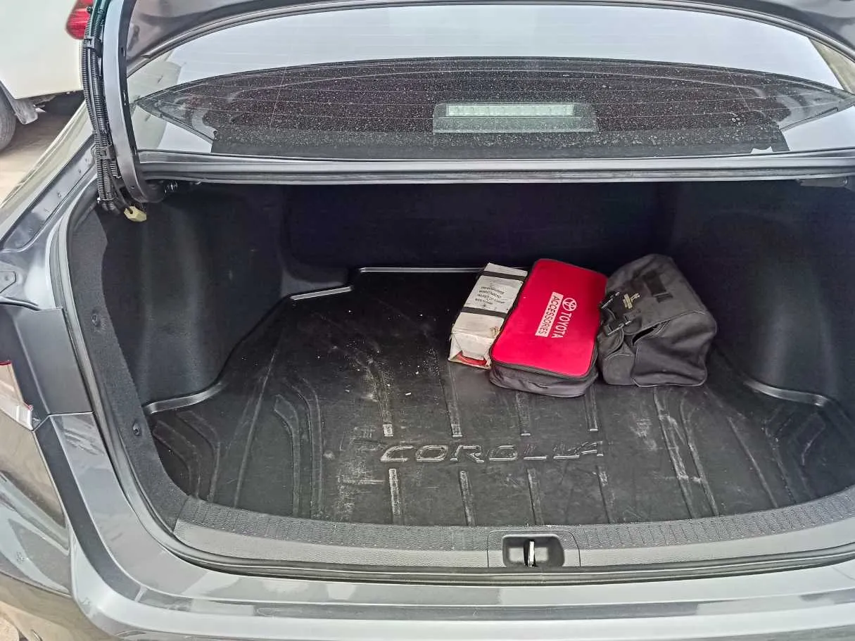 Car image 25