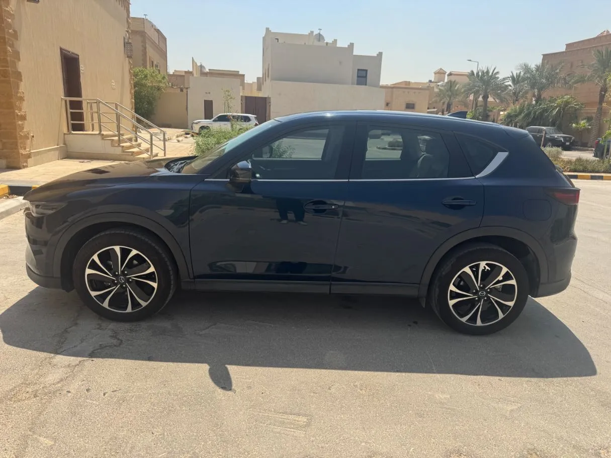Car image 8