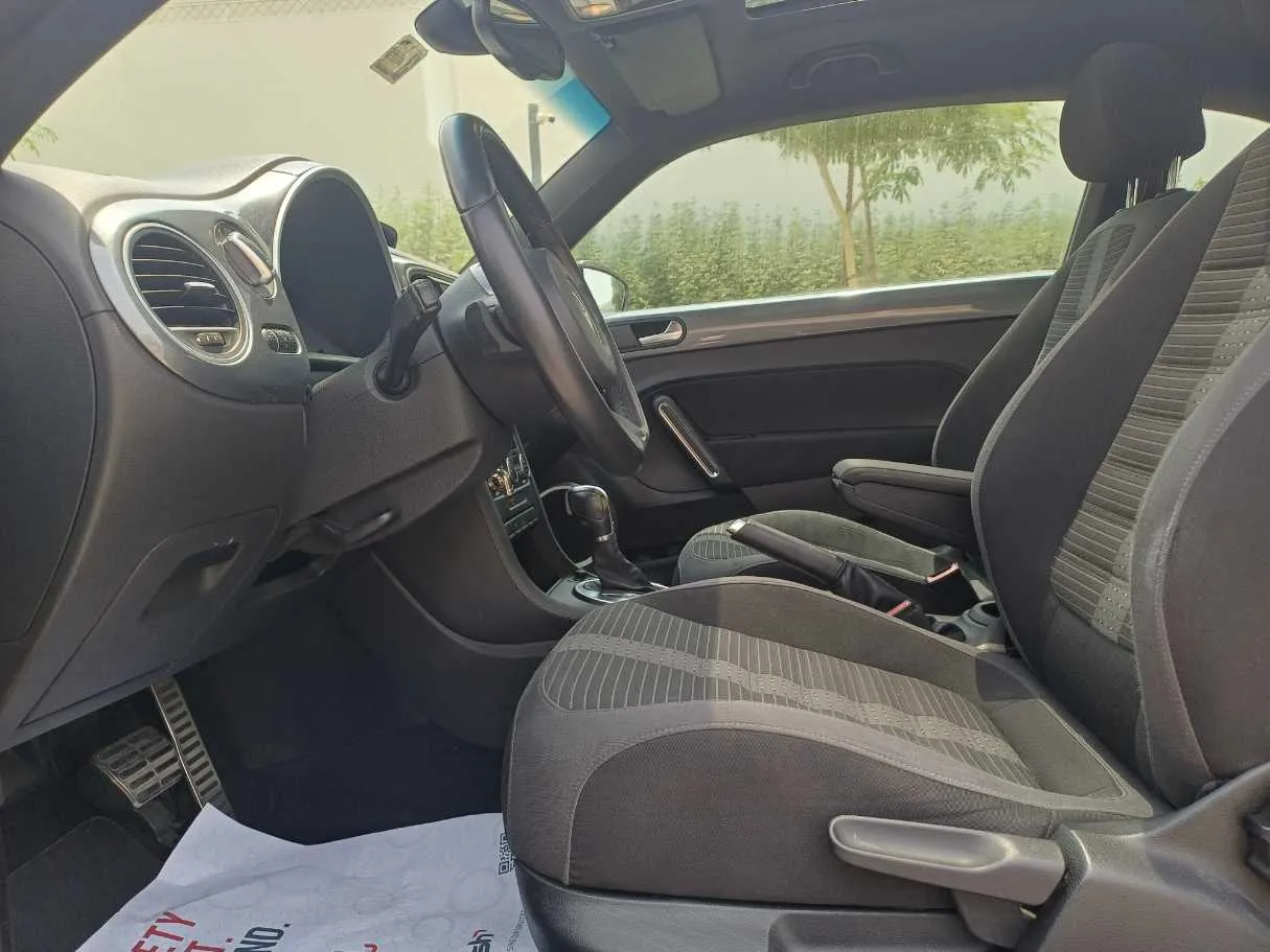 Car image 12