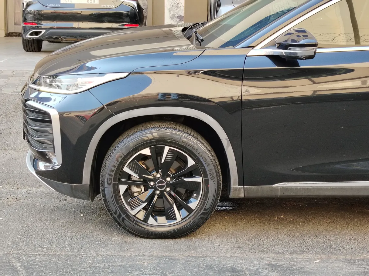 Car image 9