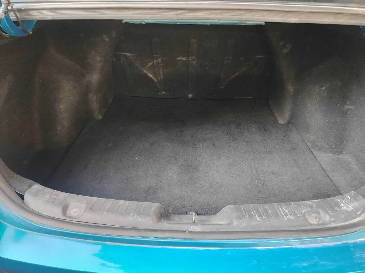 Car image 30