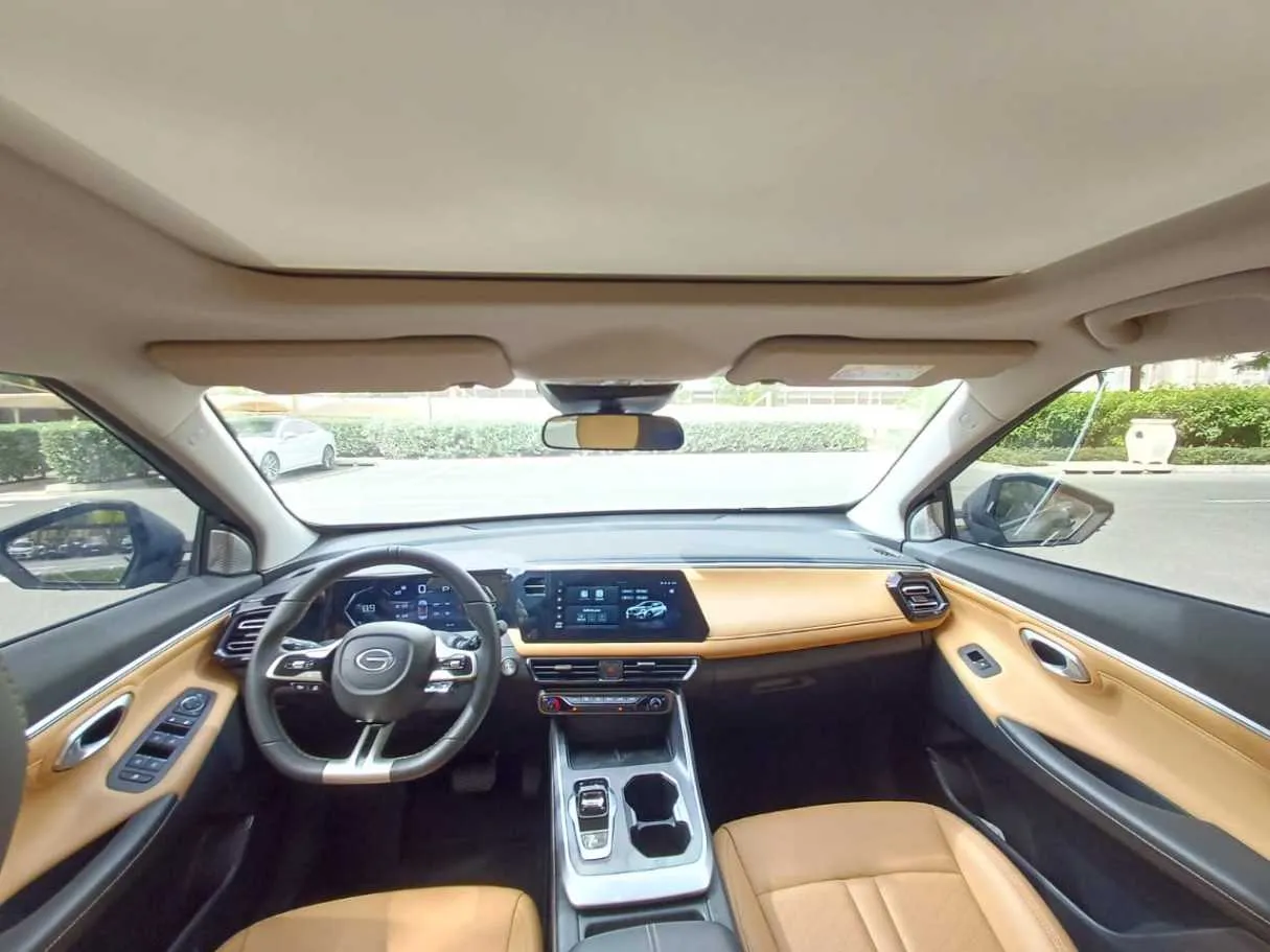 Car image 11