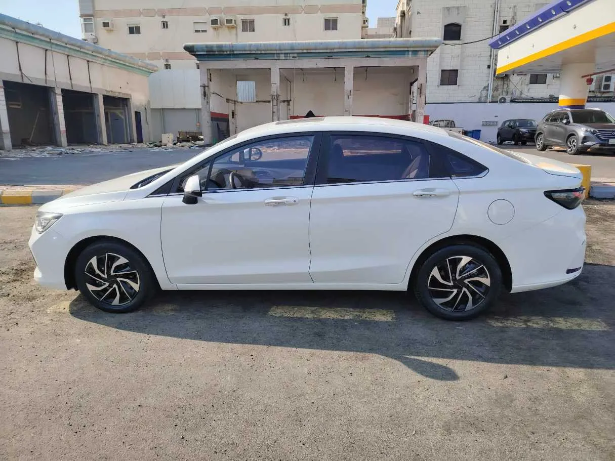 Car image 8