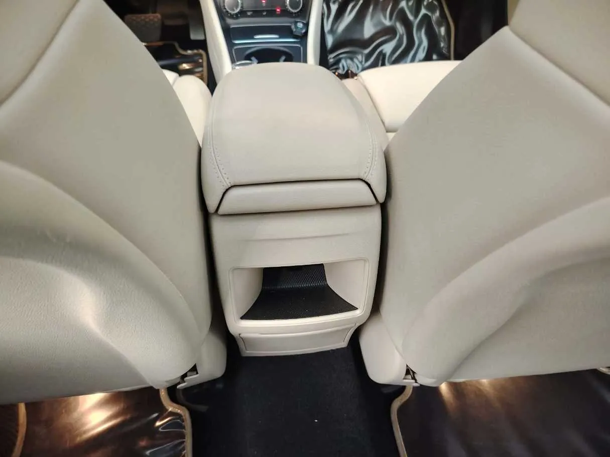 Car image 37