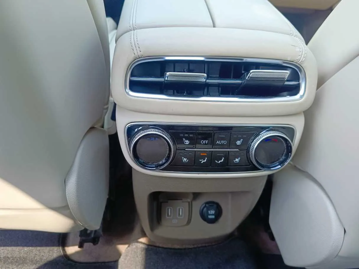 Car image 36