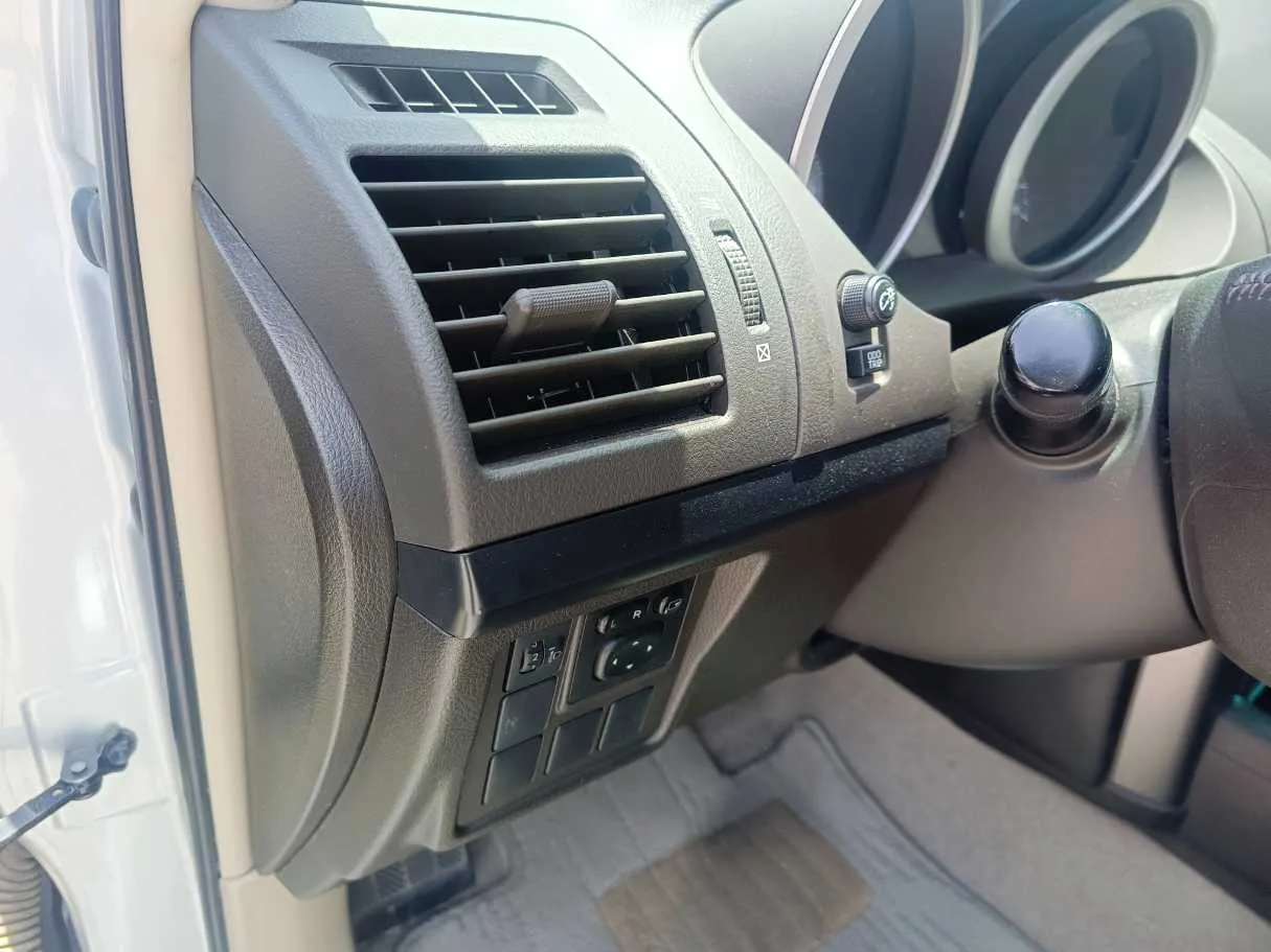 Car image 28