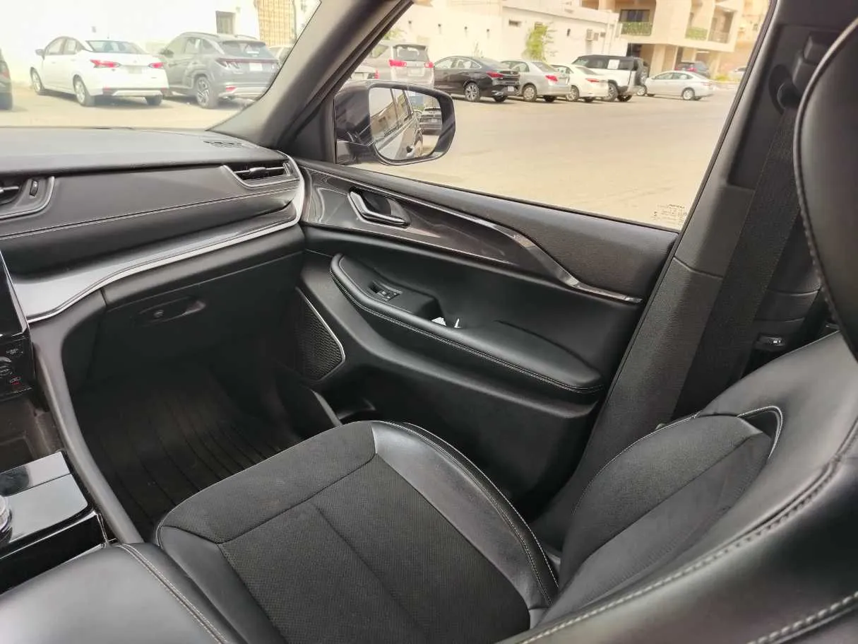Car image 36