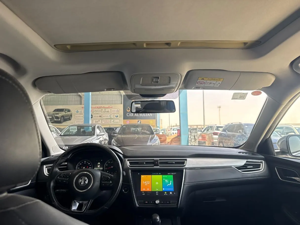 Car image 17