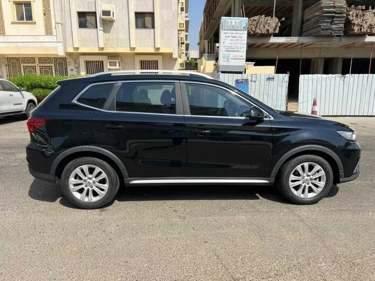Car image 4