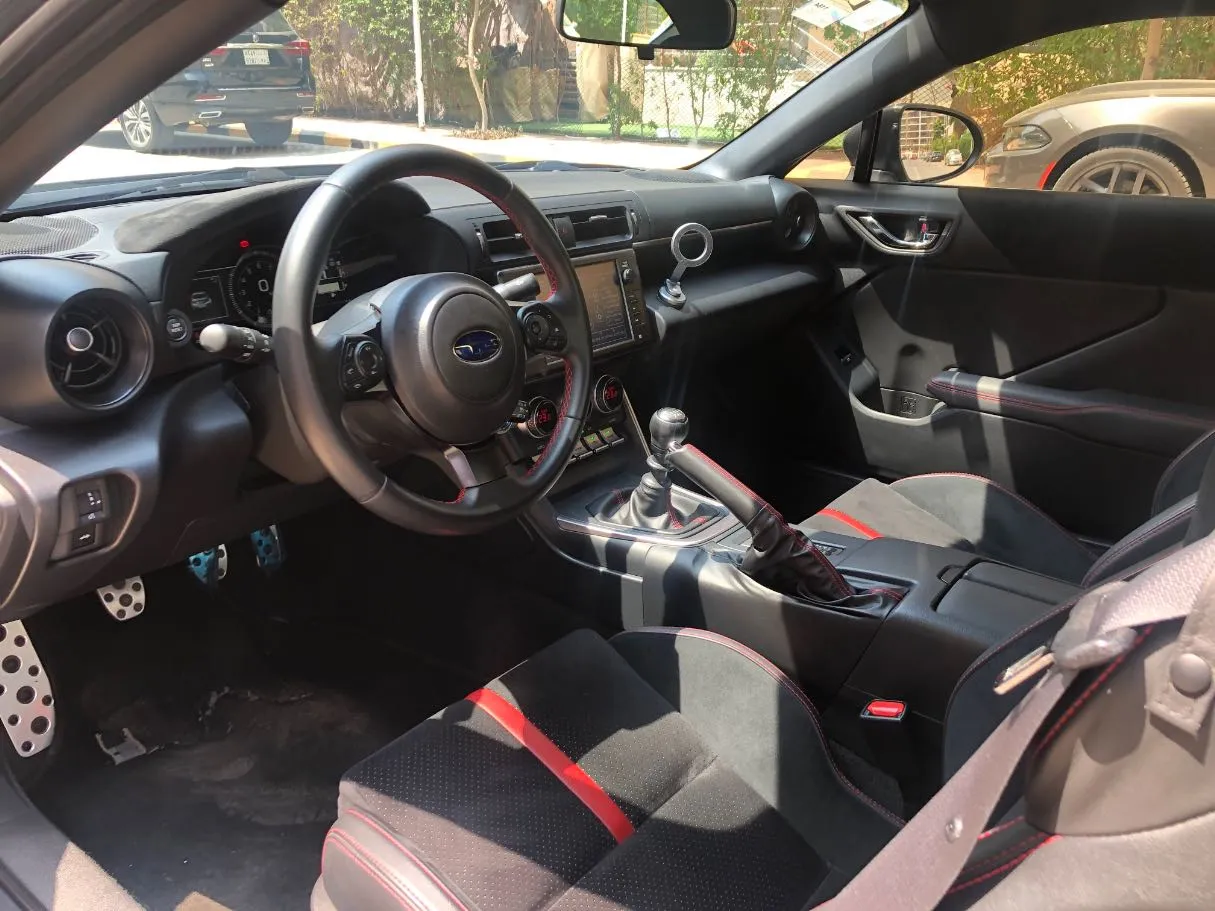 Car image 13
