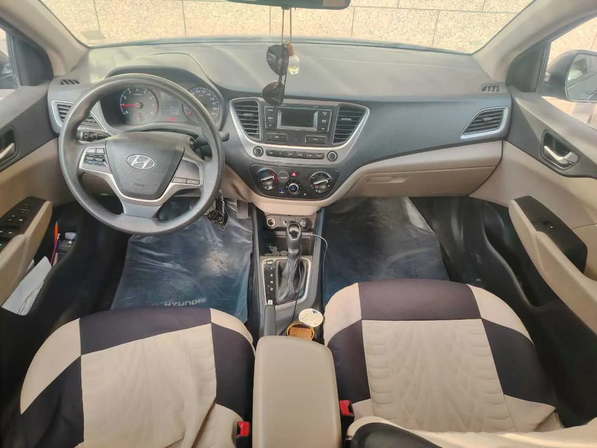 Car image 18