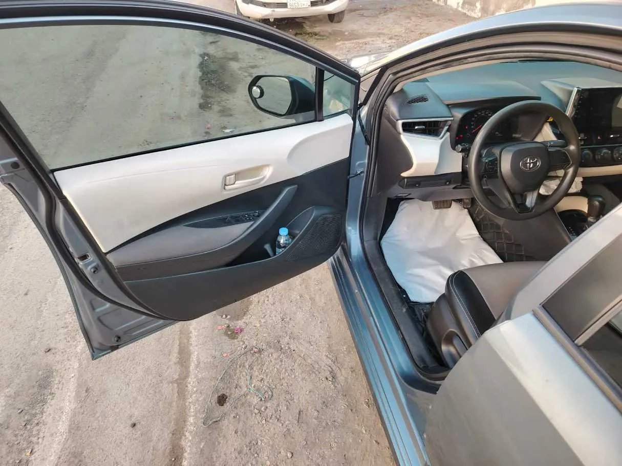 Car image 12
