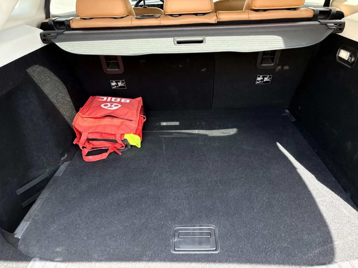 Car image 26