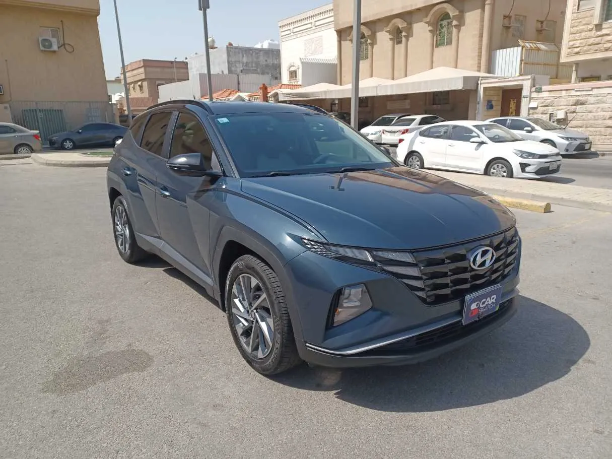 Car image 3