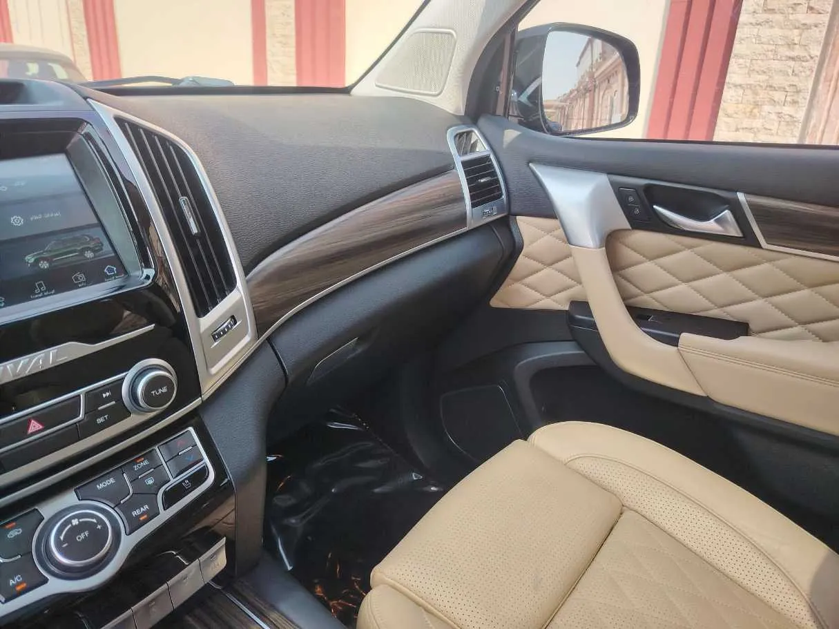 Car image 27