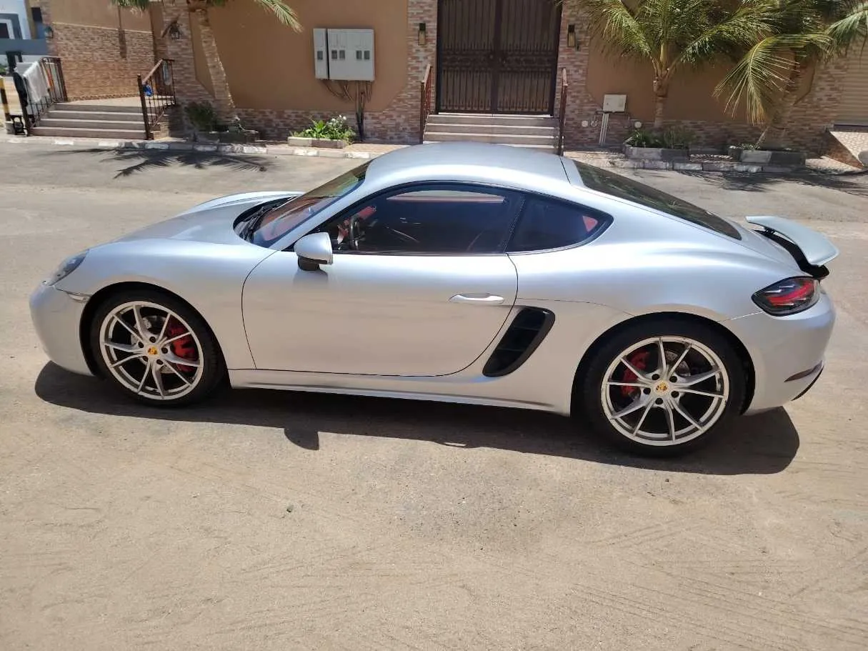 Car image 8