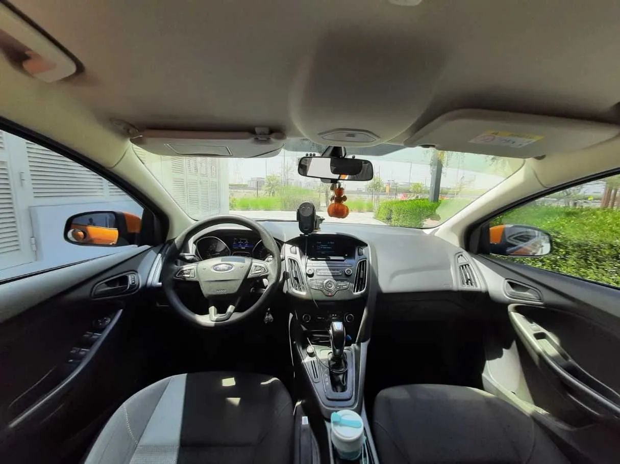 Car image 14